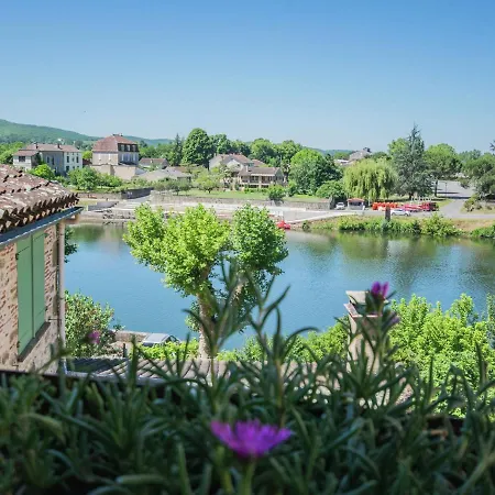 Modern Holiday By The River In Puy-l'evaªque With Terrace Feriehus *