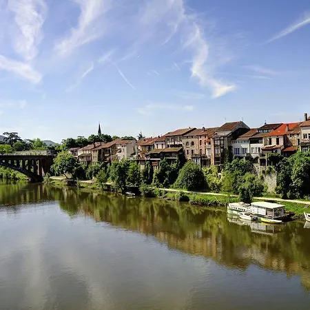 Modern Holiday By The River In Puy-l'evaªque With Terrace Feriehus *