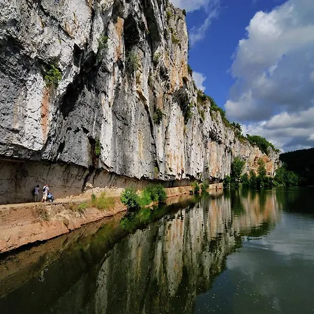 Modern Holiday By The River In Puy-l'evaªque With Terrace Feriehus *