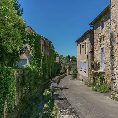 Modern Holiday By The River In Puy-l'evaªque With Terrace Feriehus Puy-lʼÉvêque