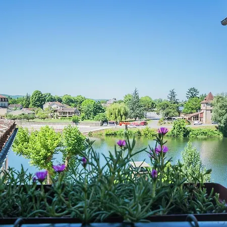 Modern Holiday By The River In Puy-l'evaªque With Terrace Feriehus
